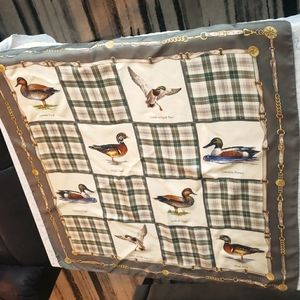 SILK. VINTAGE. BERETTA. Size 34×33.5. Good condition.